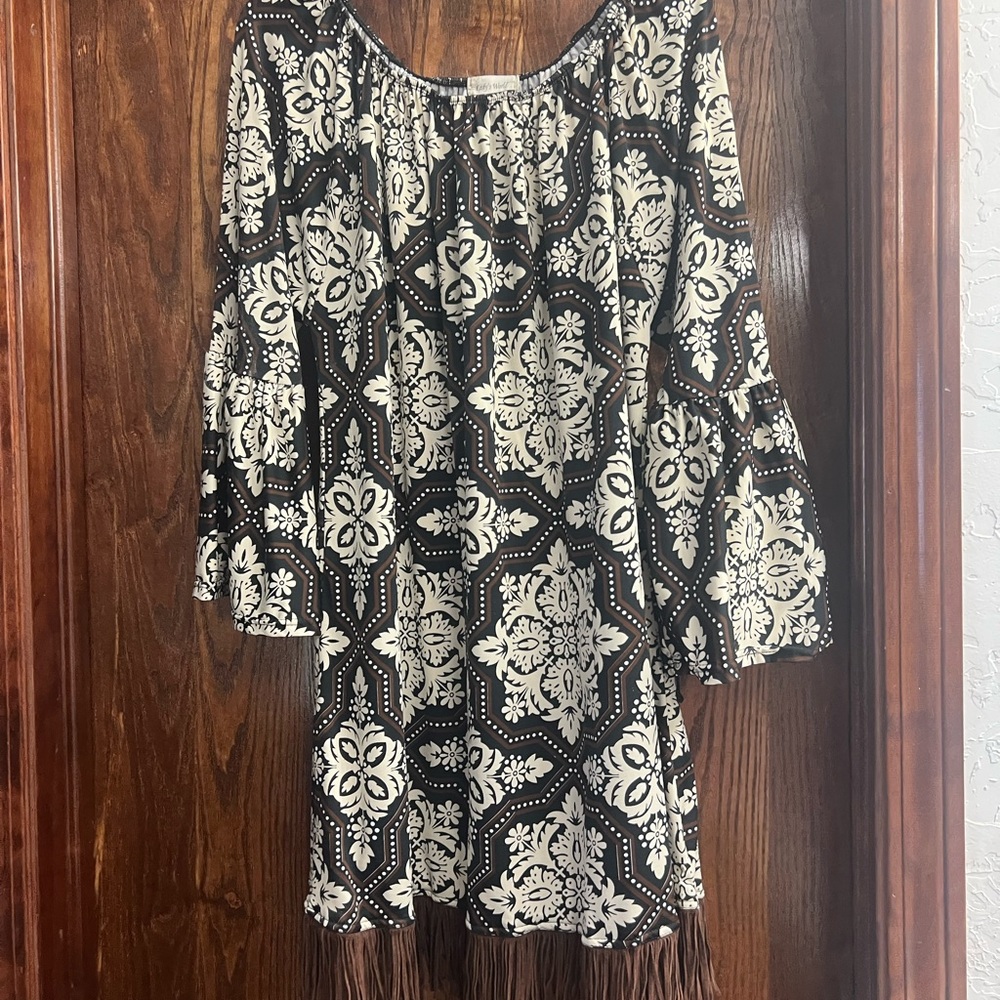 Black and White Patterned Women's Top